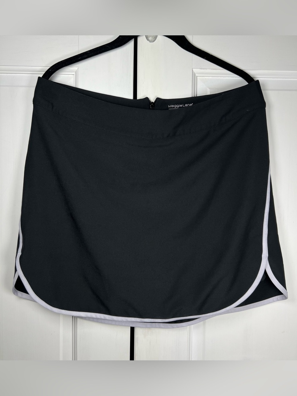 Maggie Lane Black Athletic Skort with White Trim Excellent Condition Size 8